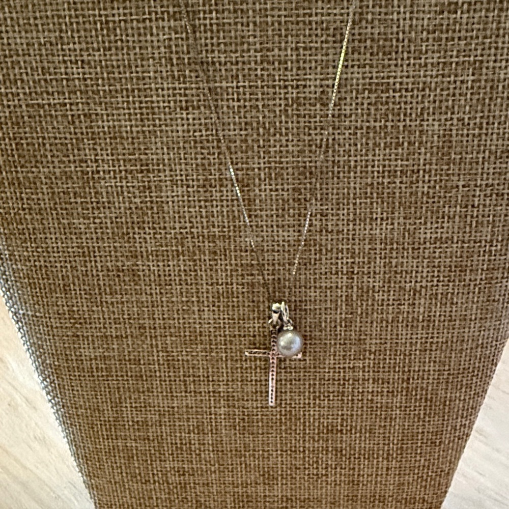 Elegant Silver Cross Pendant Necklace